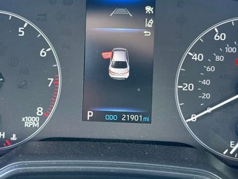 Used 2025 Toyota Corolla LE FWD image 5