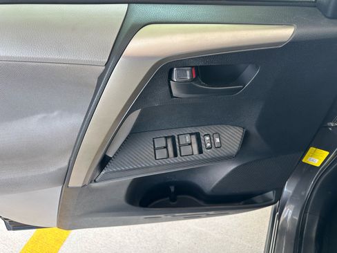 Used 2013 Toyota RAV4 XLE FWD image 17