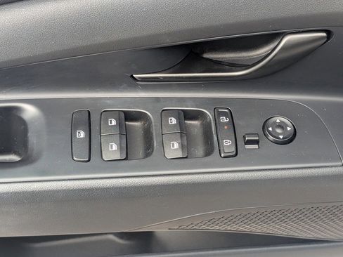 Used 2025 Hyundai Elantra SEL image 10