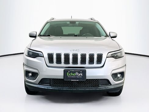 Used 2019 Jeep Cherokee Latitude Plus AWD/4WD image 2