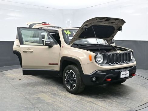 Used 2016 Jeep Renegade Trailhawk image 32