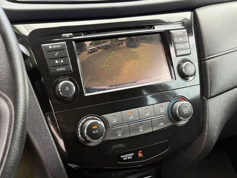 Used 2018 Nissan Rogue S AWD/4WD image 16