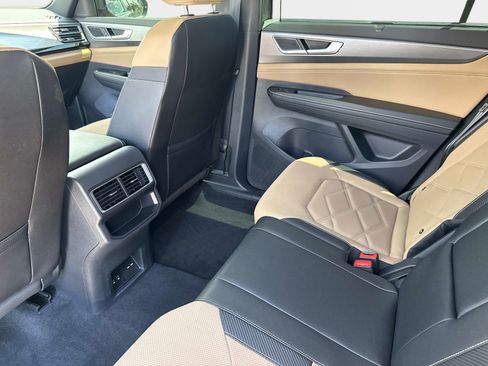 Used 2025 Volkswagen Atlas Cross Sport SE FWD image 14