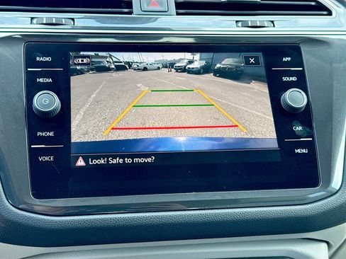 Used 2022 Volkswagen Tiguan SE image 34