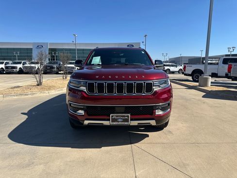 Used 2023 Jeep Wagoneer L Series III w/ Preferred Equipment Group image 8