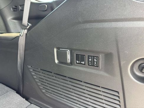 Used 2023 GMC Yukon Denali AWD/4WD image 19