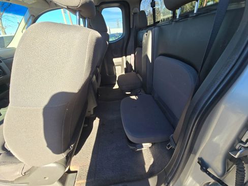 Used 2006 Nissan Frontier XE w/ (G01) XE Preferred Pkg image 12