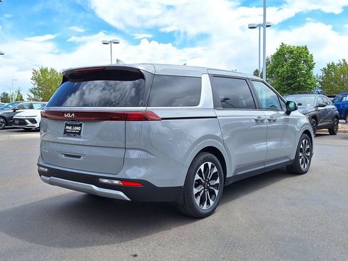 Used 2024 Kia Carnival EX FWD image 3