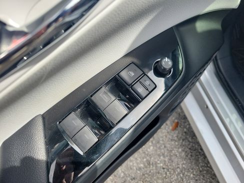 Used 2019 Toyota Prius L Eco FWD image 19
