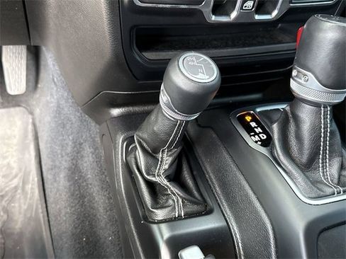 Used 2019 Jeep Wrangler Unlimited Sahara image 30