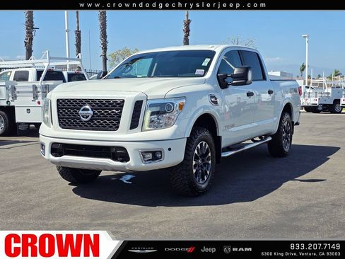Used 2017 Nissan Titan PRO-4X w/ Pro-4x Convenience Package AWD/4WD image 3