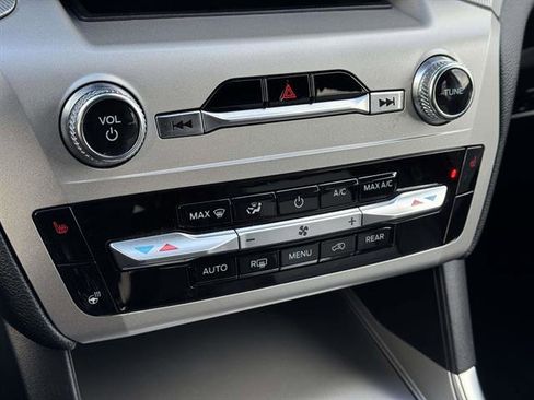 Used 2022 Ford Explorer XLT w/ Equipment Group 202A image 20