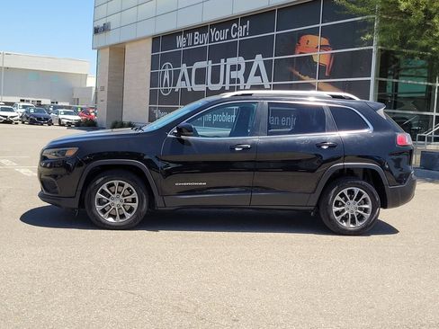 Used 2019 Jeep Cherokee Latitude Plus w/ Comfort/Convenience Group FWD image 9