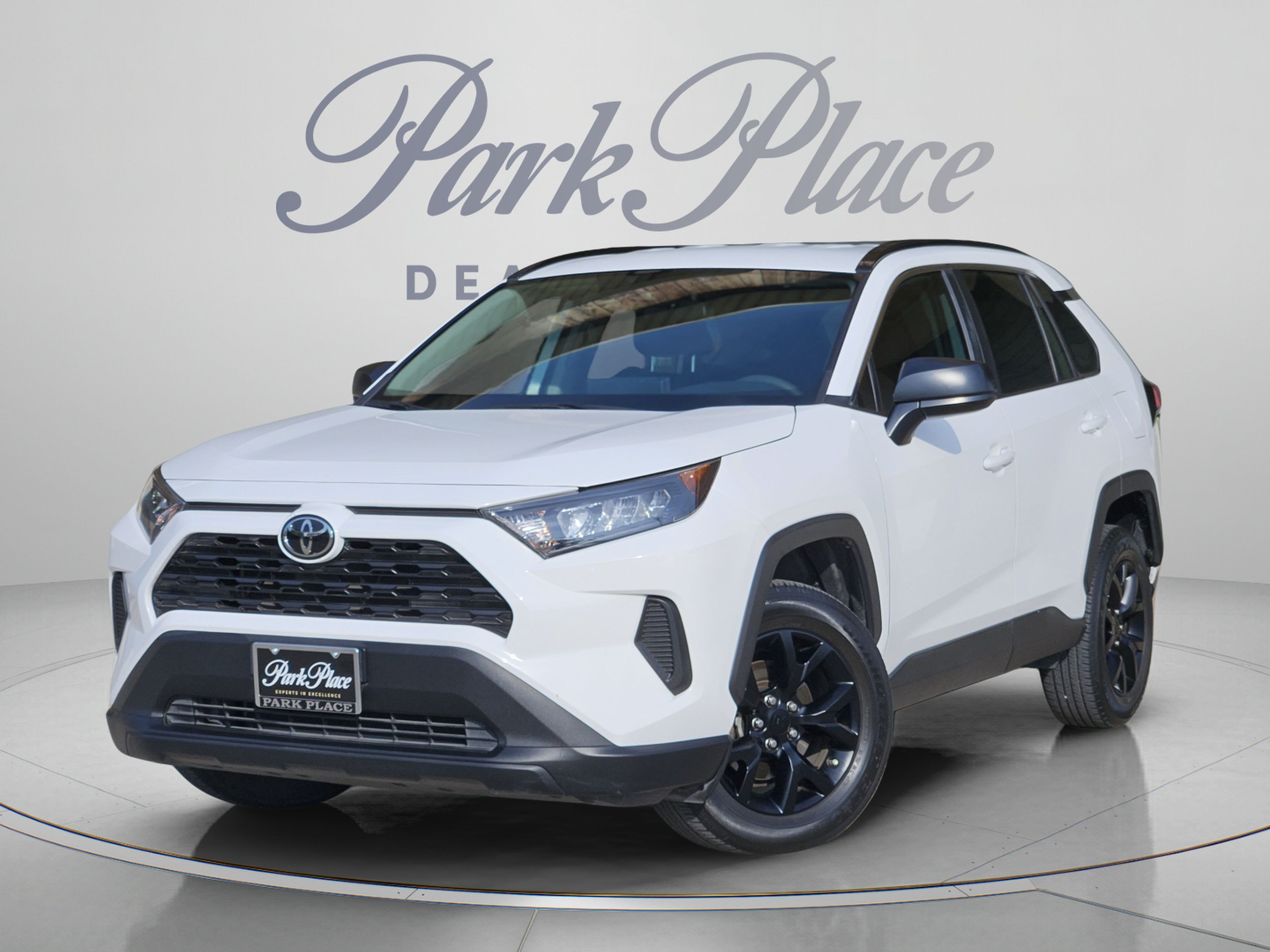 Used 2021 Toyota RAV4 LE AWD/4WD image 1