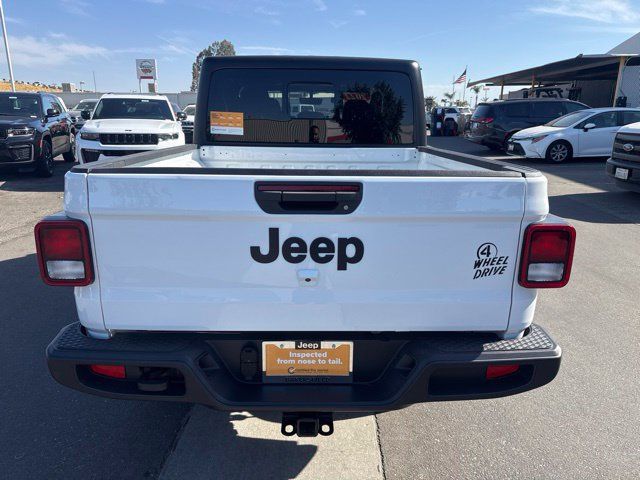 Certified 2022 Jeep Gladiator Sport AWD/4WD image 4