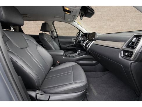 Used 2022 Kia Sorento EX image 25