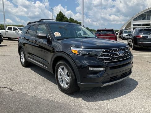 Used 2023 Ford Explorer XLT w/ Equipment Group 202A AWD/4WD image 3