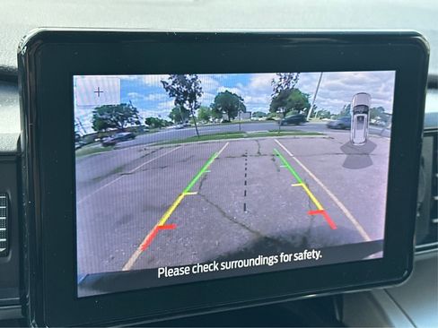 Used 2021 Ford Explorer XLT image 41