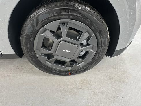 New 2026 Kia Carnival EX FWD image 9