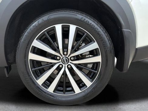 Used 2024 Nissan Pathfinder Platinum AWD/4WD image 15