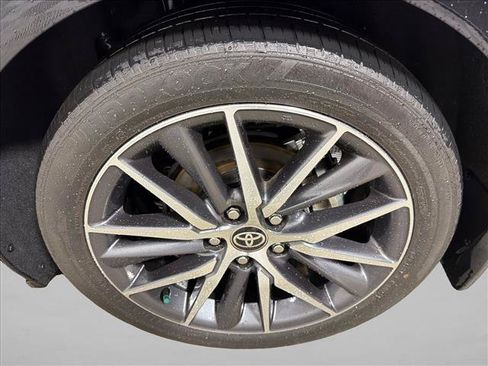 Used 2024 Toyota Camry XLE w/ Navigation Package FWD image 21