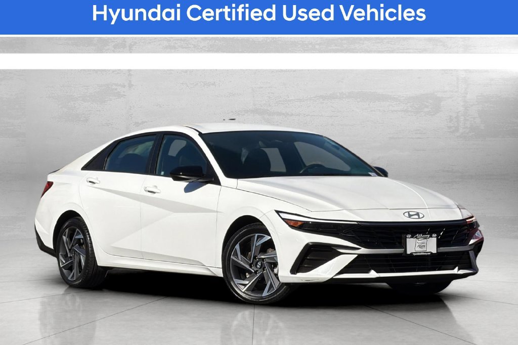 Certified 2025 Hyundai Elantra SEL w/ Cargo Package FWD image 2