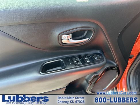 Used 2018 Jeep Renegade Altitude FWD image 12
