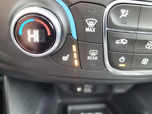 Used 2024 Chevrolet Traverse RS image 39