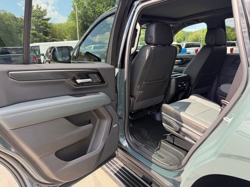 New 2026 GMC Yukon AT4 w/ AT4 Premium Package AWD/4WD image 19