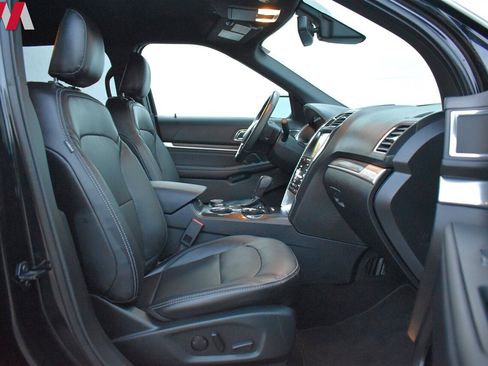 Used 2019 Ford Explorer Limited w/ Ford Safe & Smart Package image 28