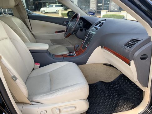 Used 2011 Lexus ES 350 w/ Preferred Accessory Package FWD image 34