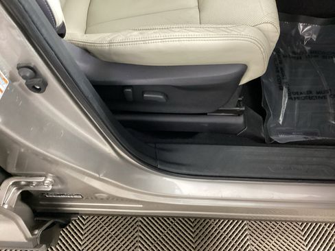 Used 2020 Subaru Ascent Limited w/ Technology Package AWD/4WD image 9