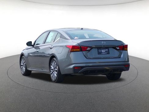 Used 2025 Nissan Altima 2.5 SV FWD image 15