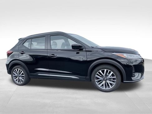 Used 2024 Nissan Kicks SR FWD image 2