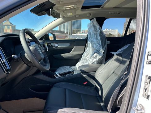 New 2026 Volvo XC40 B5 Plus w/ Climate Package AWD/4WD image 10