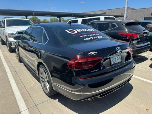 Used 2017 Volkswagen Passat 1.8T R-Line w/ R-Line Lighting Package FWD image 3