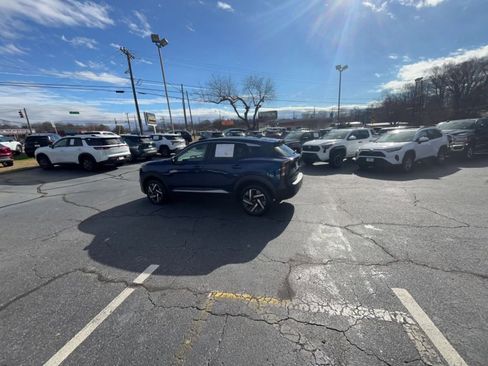 Used 2025 Nissan Kicks SV image 14