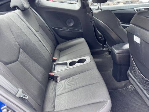 Used 2016 Hyundai Veloster FWD image 7