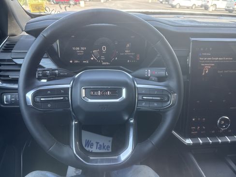 Used 2025 GMC Acadia Elevation w/ Elevation Premium Package AWD/4WD image 10
