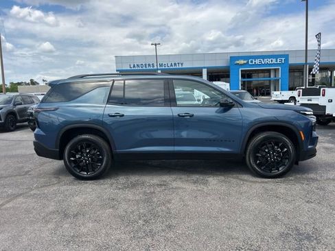 New 2026 Chevrolet Traverse LT w/ Midnight/Sport Edition FWD image 2