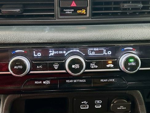 Used 2025 Honda Pilot Touring image 14