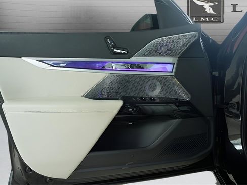 Used 2023 BMW 760i xDrive w/ Executive Package image 25