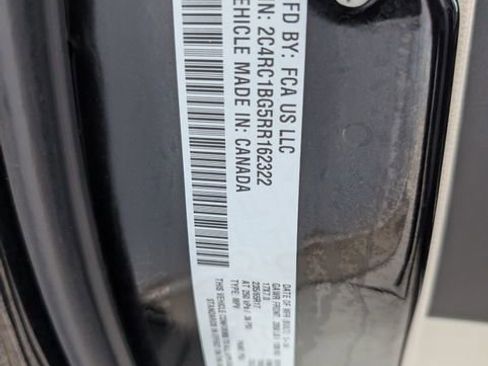 Used 2024 Chrysler Pacifica Touring-L FWD image 35