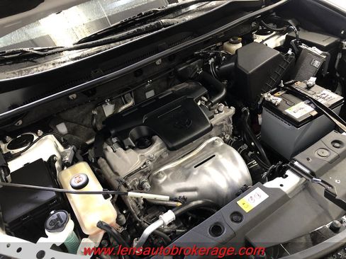 Used 2018 Toyota RAV4 LE image 20