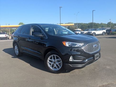 Certified 2023 Ford Edge SEL w/ Convenience Package AWD/4WD image 2