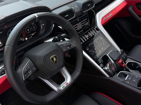 Used 2024 Lamborghini Urus S image 35