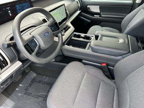 Used 2025 Ford Expedition Max Active RWD image 11