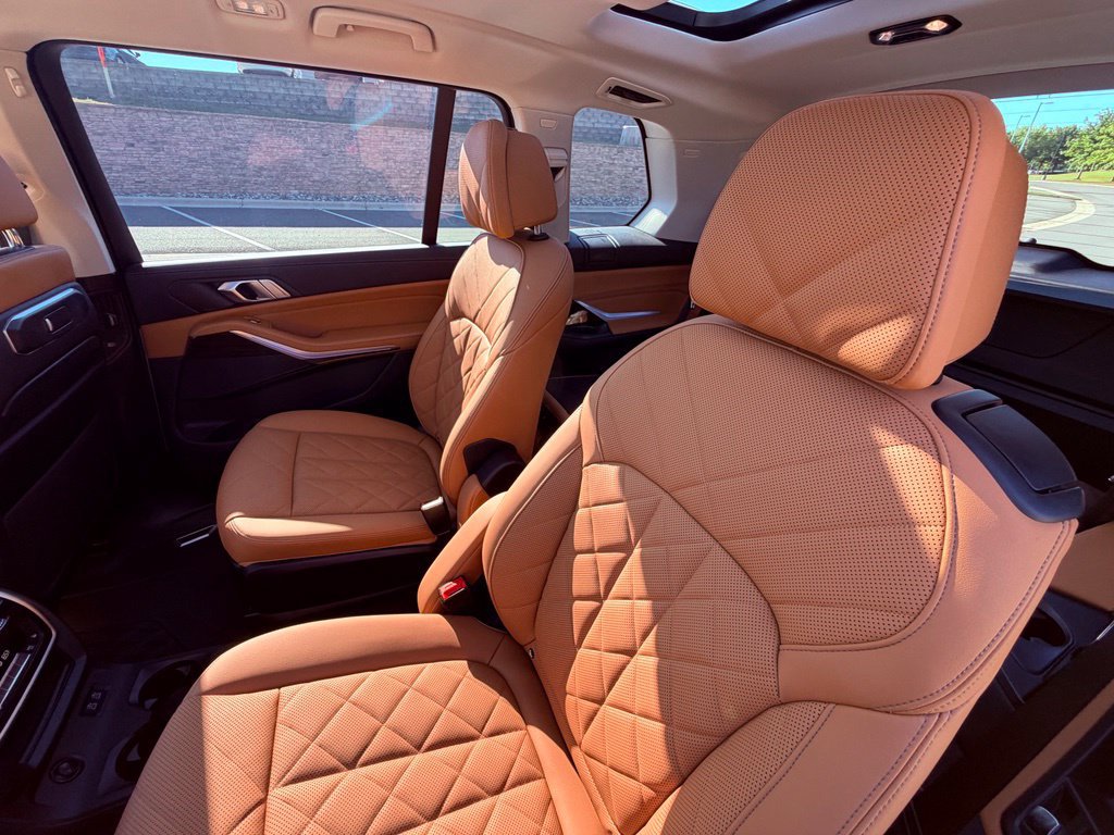 Used 2024 BMW X7 xDrive40i w/ Climate Comfort Package AWD/4WD image 14