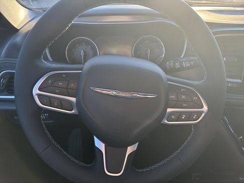 New 2026 Chrysler Pacifica Select image 25