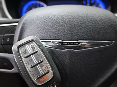 Certified 2024 Chrysler Pacifica Touring-L FWD image 45